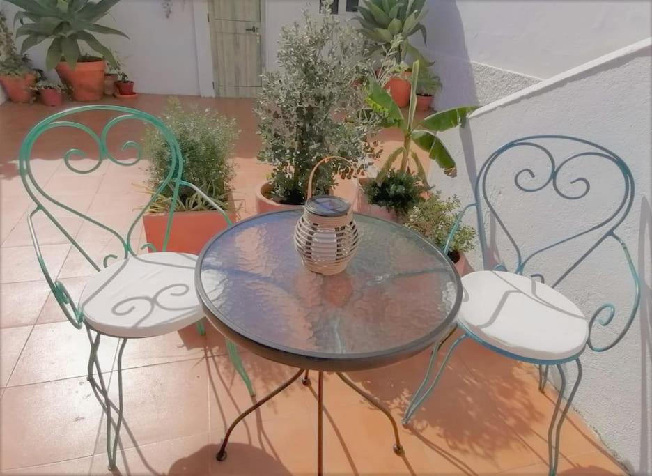 Cozy Apartment With Private Courtyard Barcarena Exterior photo