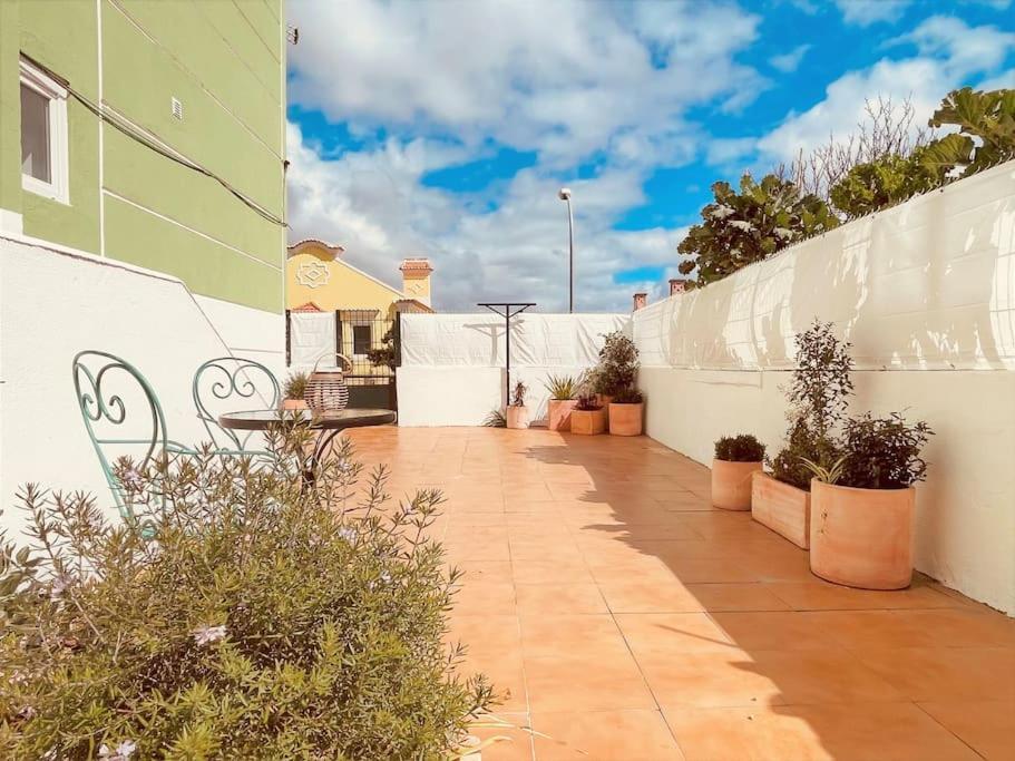 Cozy Apartment With Private Courtyard Barcarena Exterior photo